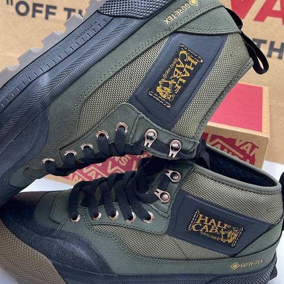 Vans WMNS Half Cab Gore-Tex Mte-3 Grape Leaf/Black
VN0009QWKEK
Boots Sneakers - Picture 15 of 16